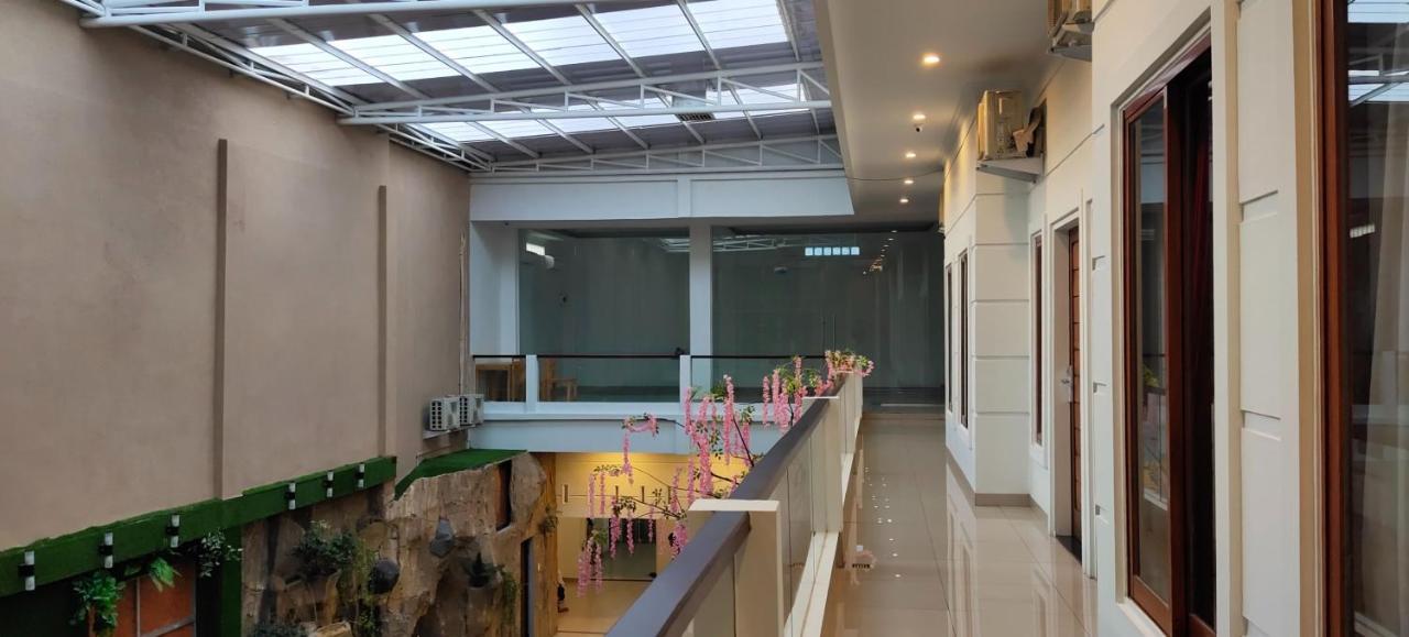 D&D Guest House & Cafe Syariah Medan Exterior foto